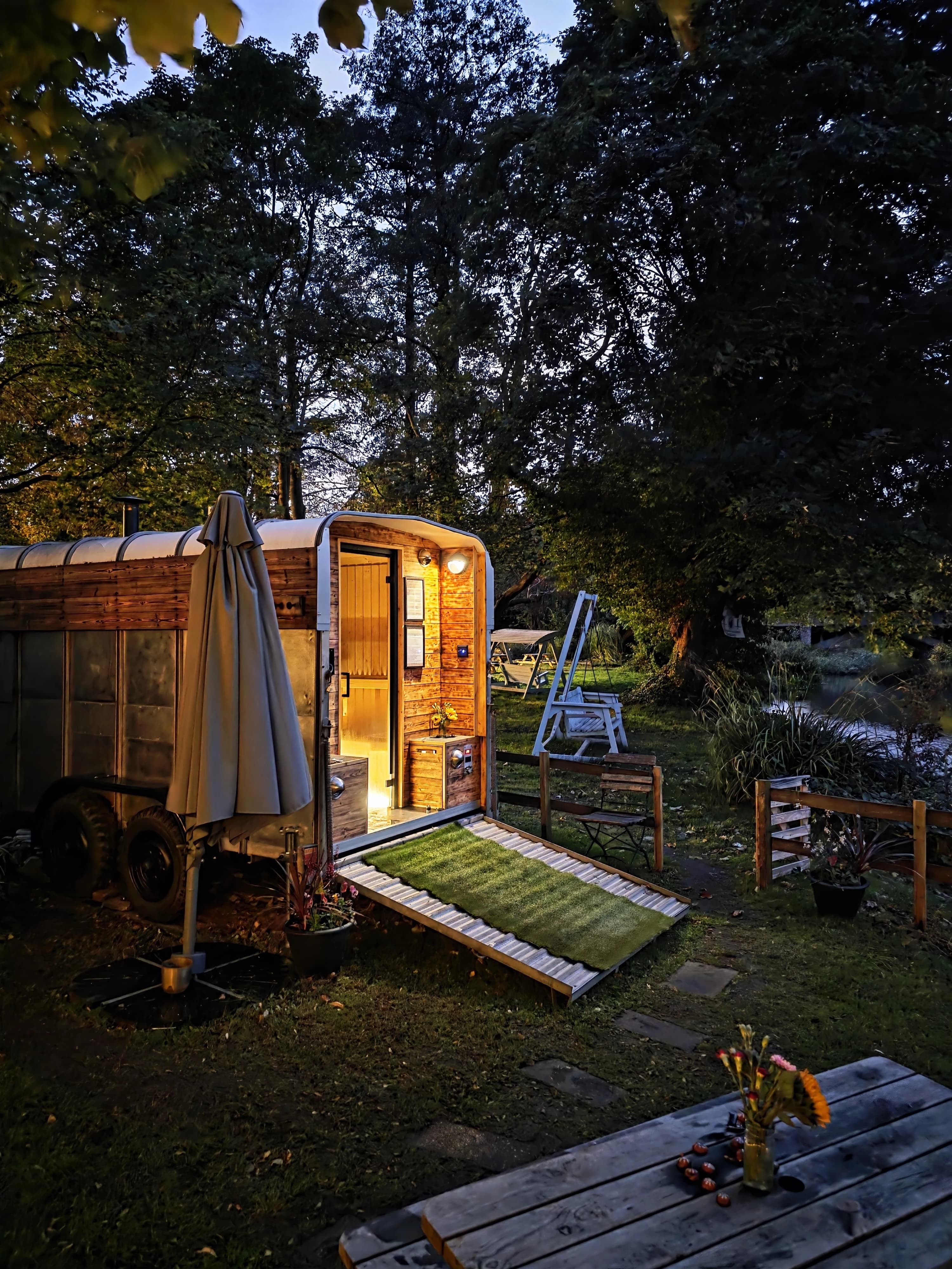 Group cold plunge experience